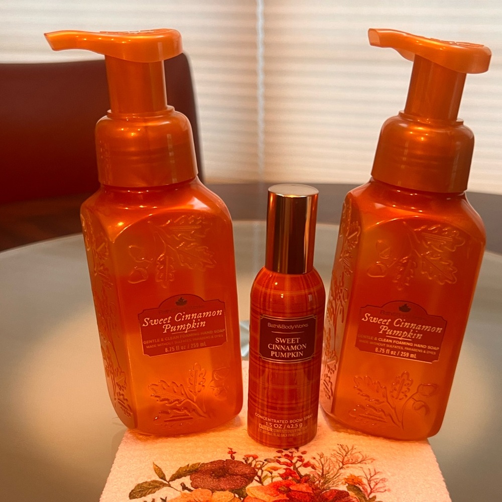 Bath & Body Works Sweet Cinnamon Pumpkin Foaming Soaps & Room Spray Fall  NWT